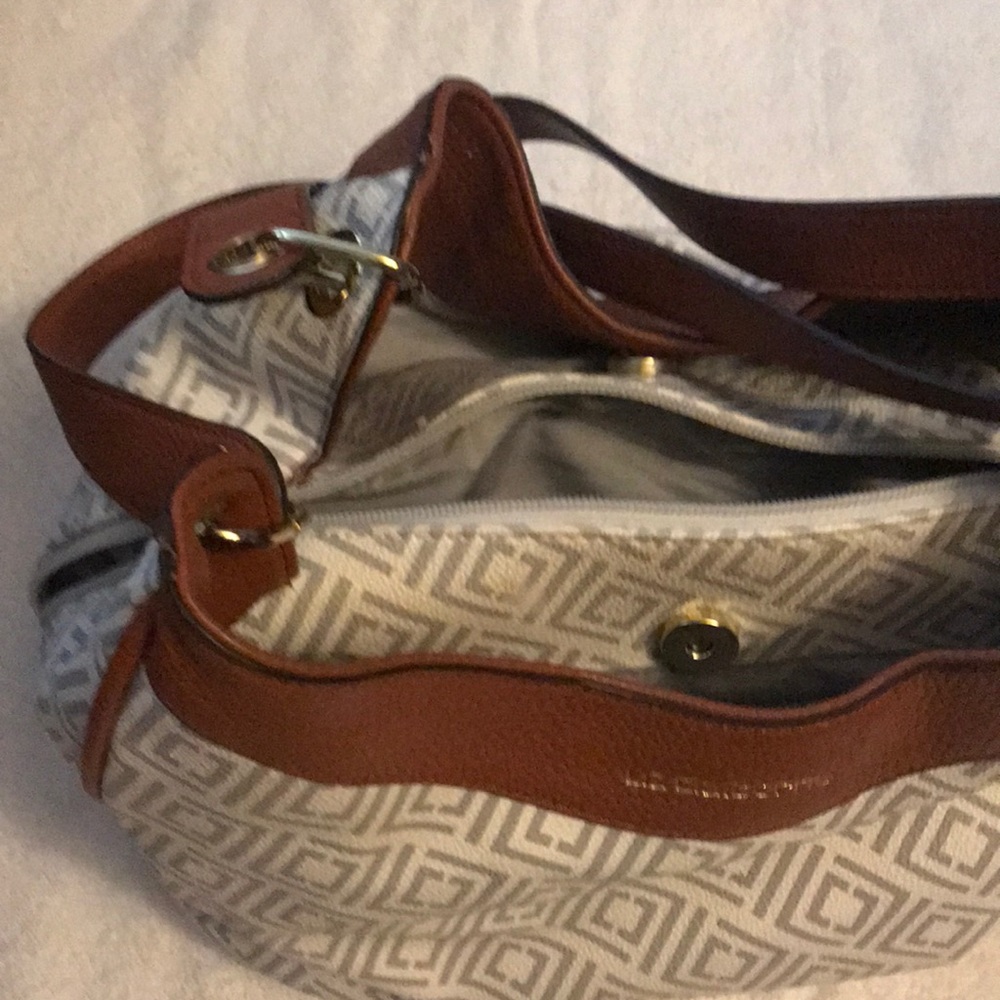 Handbag - Picture 7 of 7